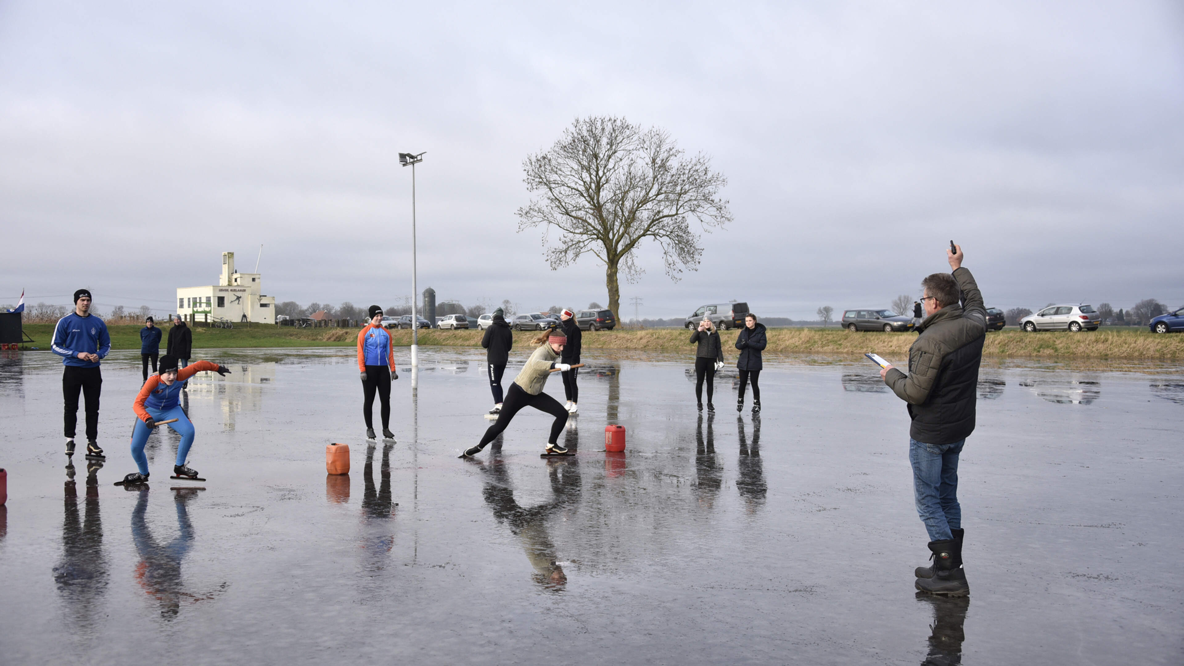 Geen nationale wedstrijd, wel estafette op ijsbaan in Nijelamer