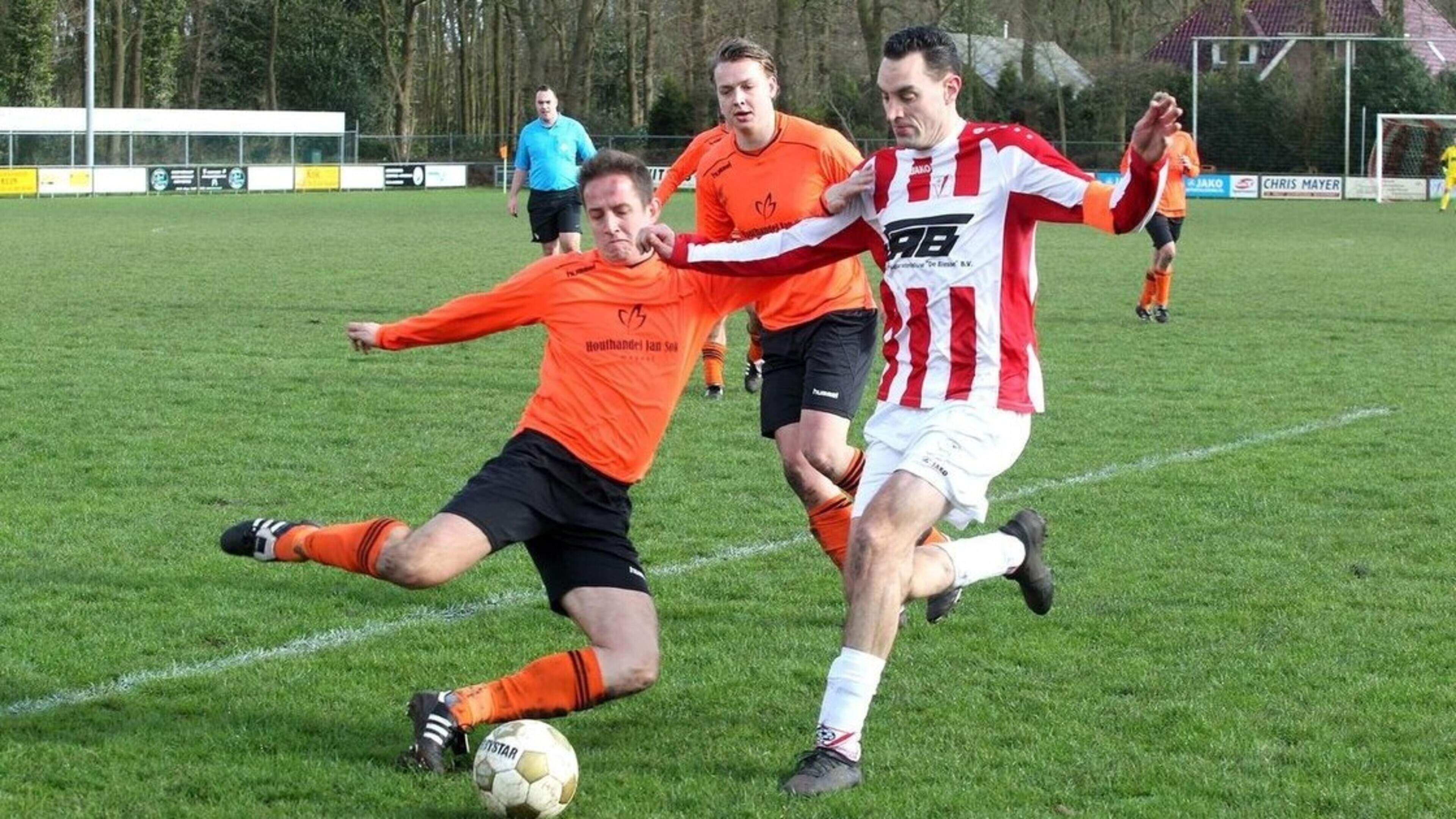De Blesse sleept periodetitel binnen