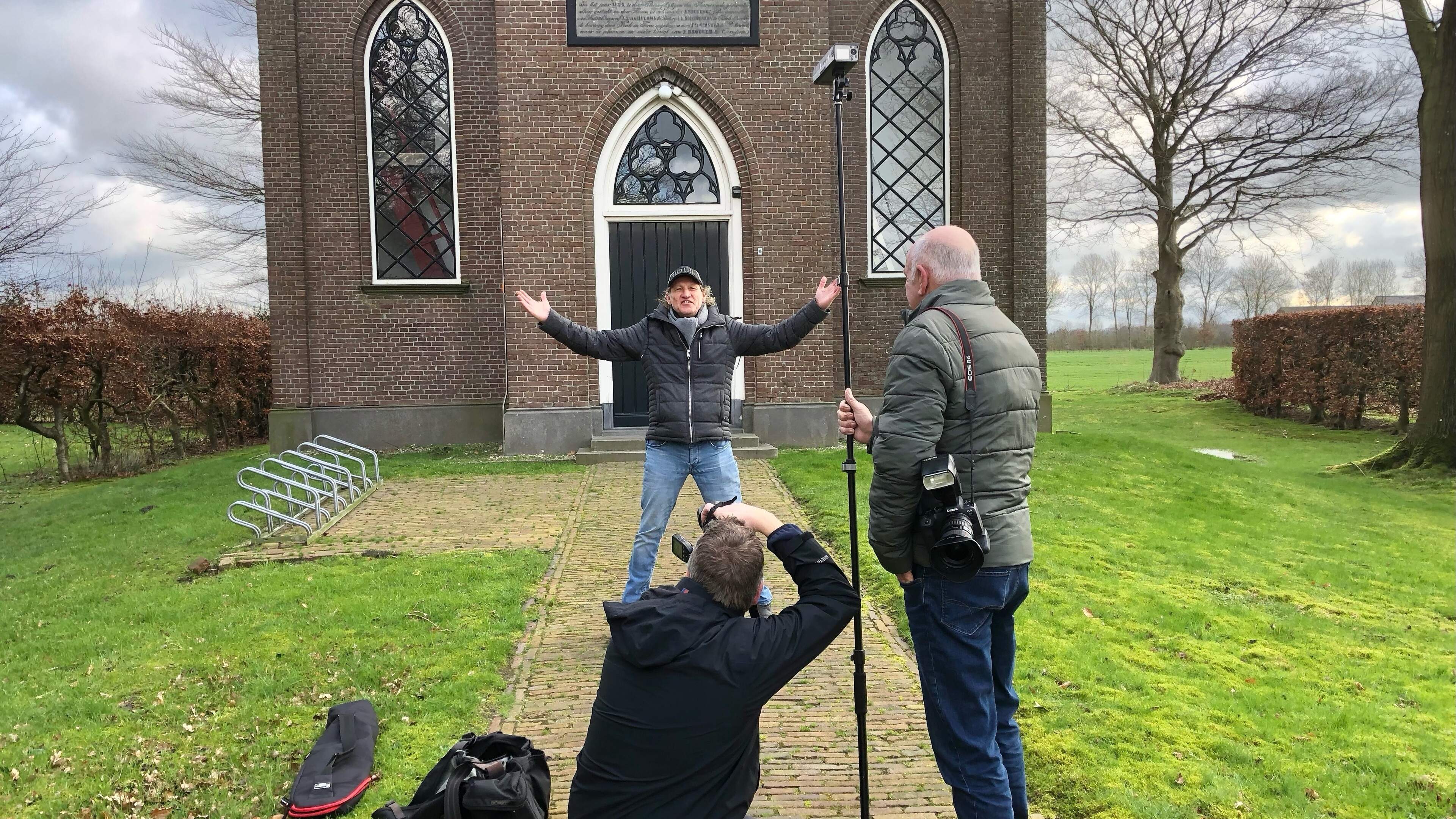 Regisseur Steven de Jong wil later begraven worden bij zijn ‘Filmkerk’ in Oldeholtwolde