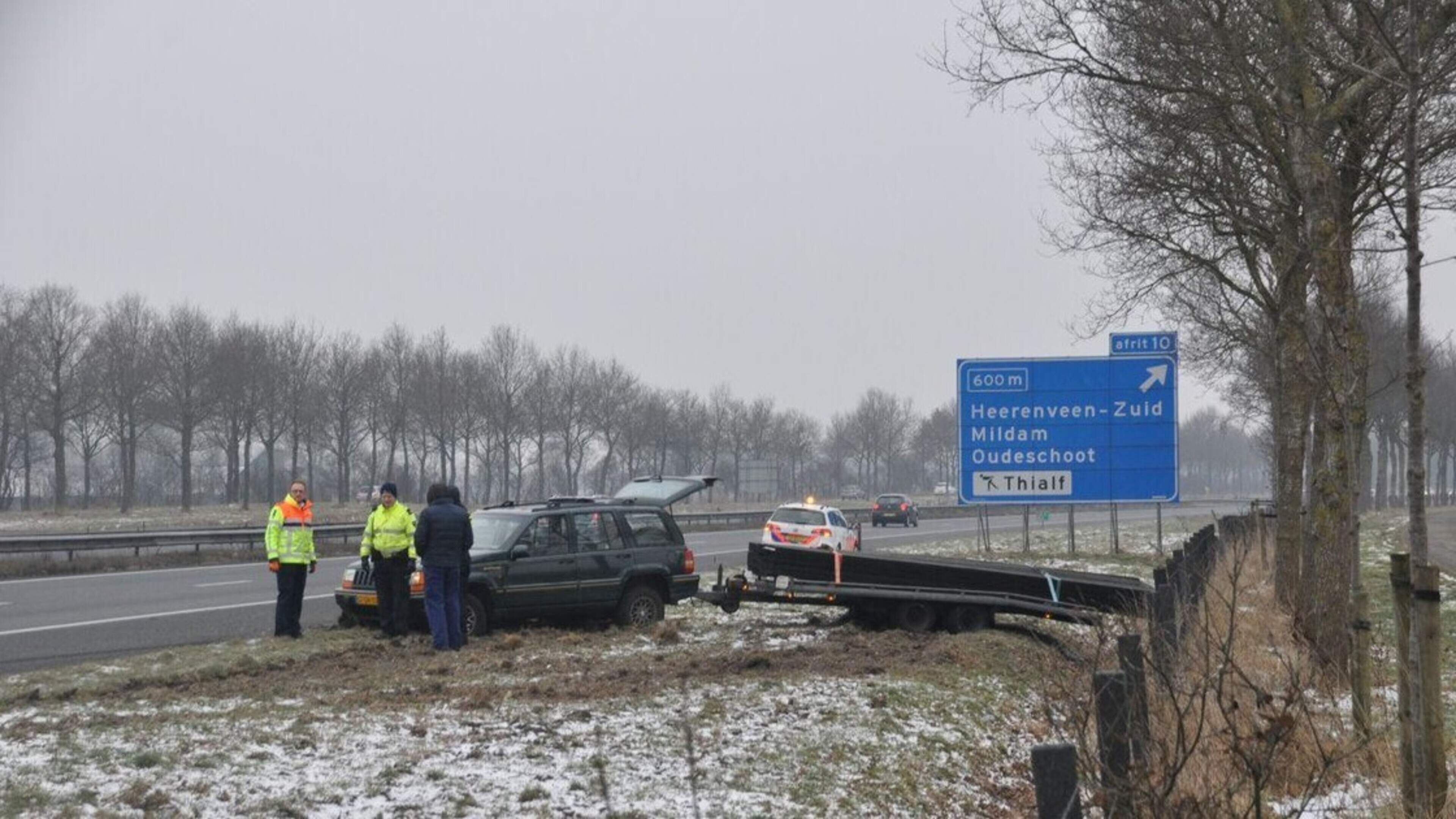Rijstrook A32 afgesloten na slippartij bij Oldeholtwolde