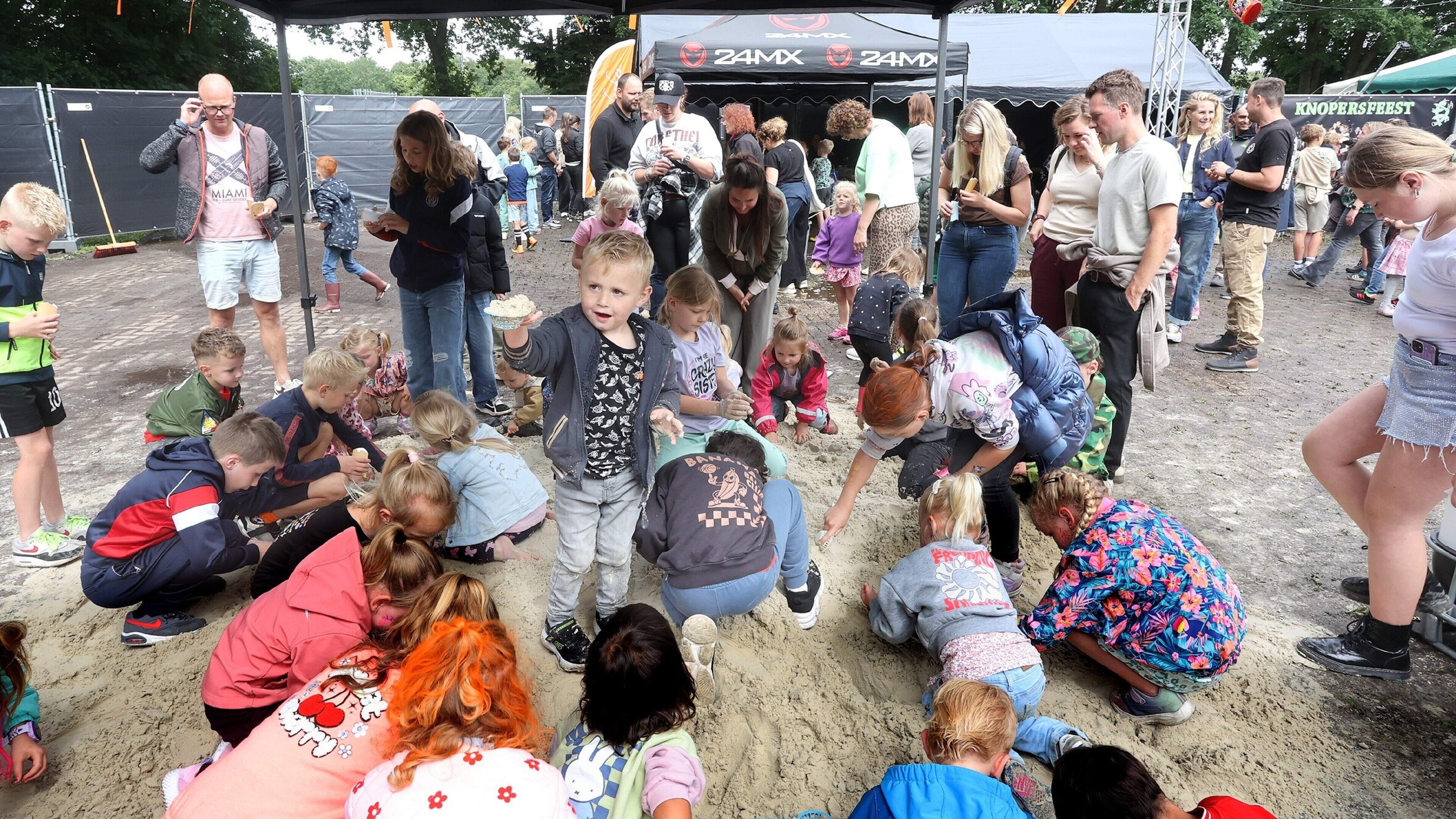 Tweemaal volle feesttent bij Knopersfeest in Noordwolde