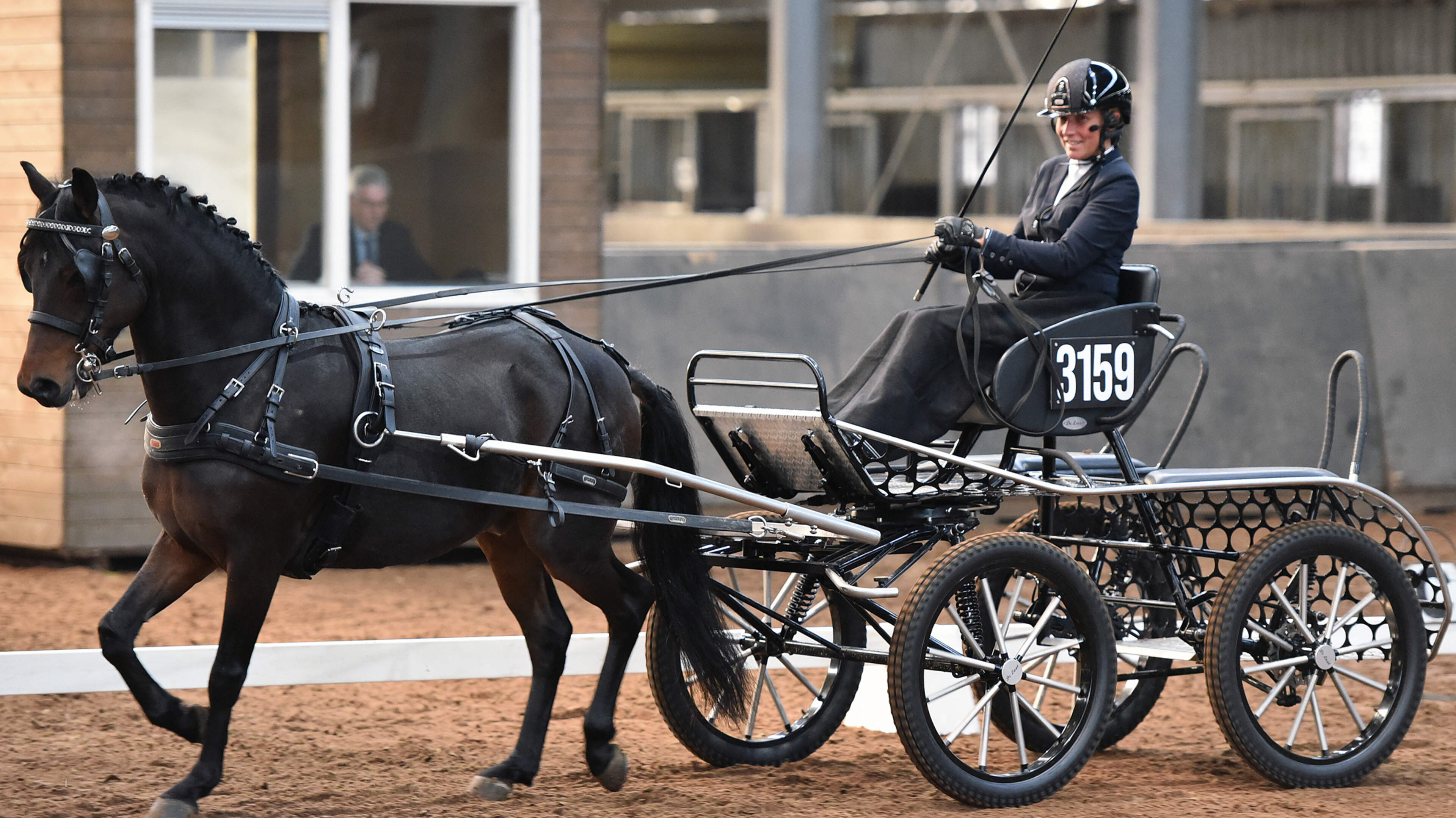 Menner Anouk rijdt in Vinkega met haar herstelde pony Mylo