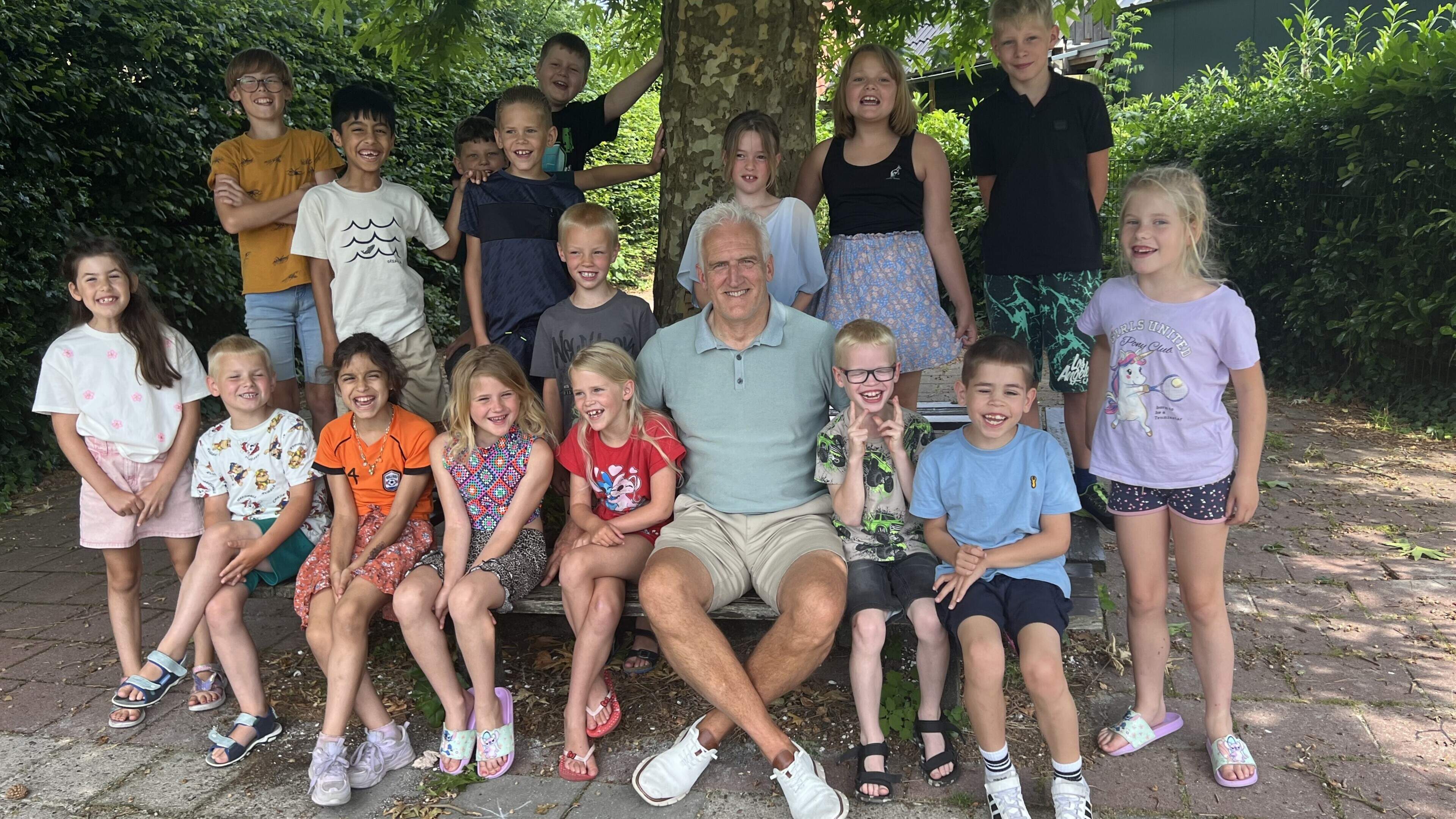 Meester Jacob (64) uit Oldeberkoop gaat de knuffels het meest missen. ‘Ik wilde stoppen voordat ik a